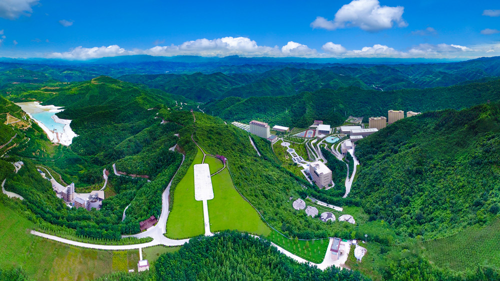 202304151681552793916844.jpg 圖5 國家級綠色礦山——金徽礦業(yè)郭家溝鉛鋅礦遠眺_副本.jpg