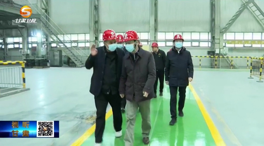 202406261719379444492443.jpg 4-2023年2月,省委常委、省紀委書記、省監(jiān)委主任王賦蒞臨金徽股份調(diào)研指導。.jpg