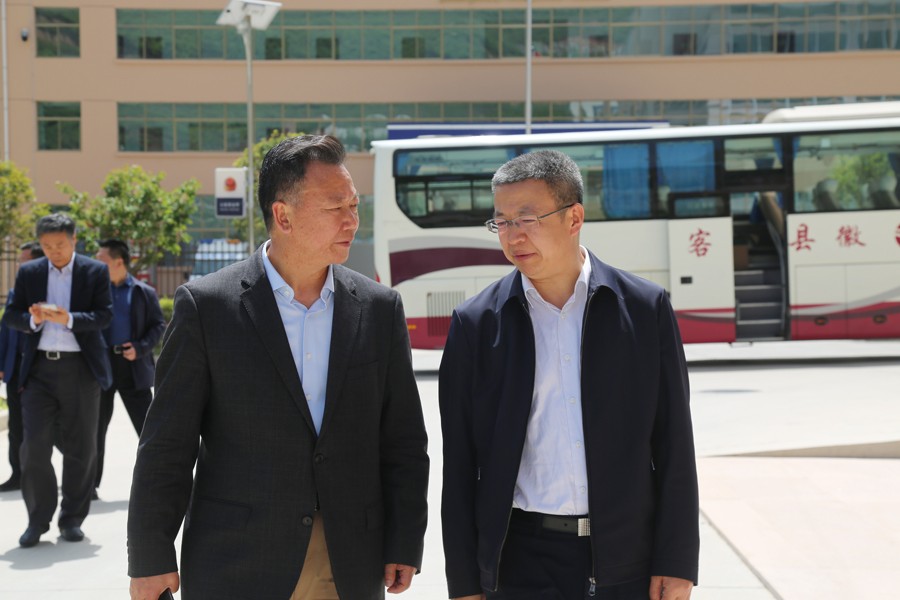 202406261719380784375726.jpg 39-2018年9月,省地質(zhì)礦產(chǎn)勘查開發(fā)局局長趙玲房蒞臨公司檢查指導工作。.jpg