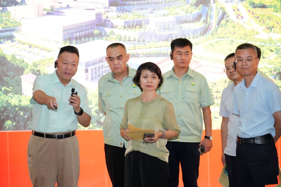 202406261719384055705280.jpg 2024.06.22生態(tài)環(huán)境部固體司副司長丁瓊蒞臨金徽股份指導工作.jpg